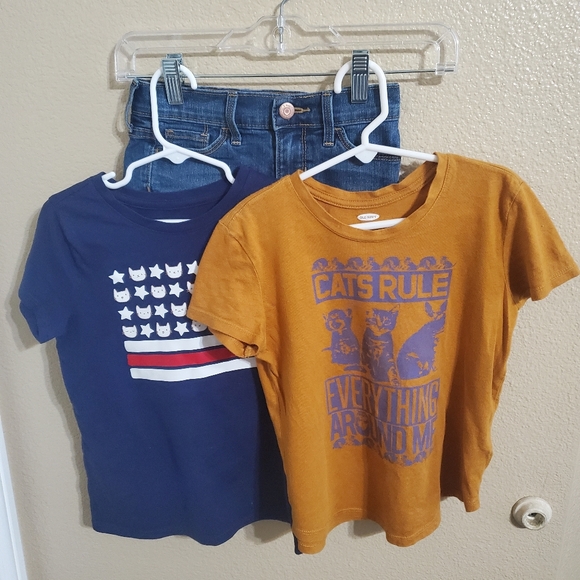 Old Navy Other - Old Navy Shorts and 2 Shirts Size Small 6